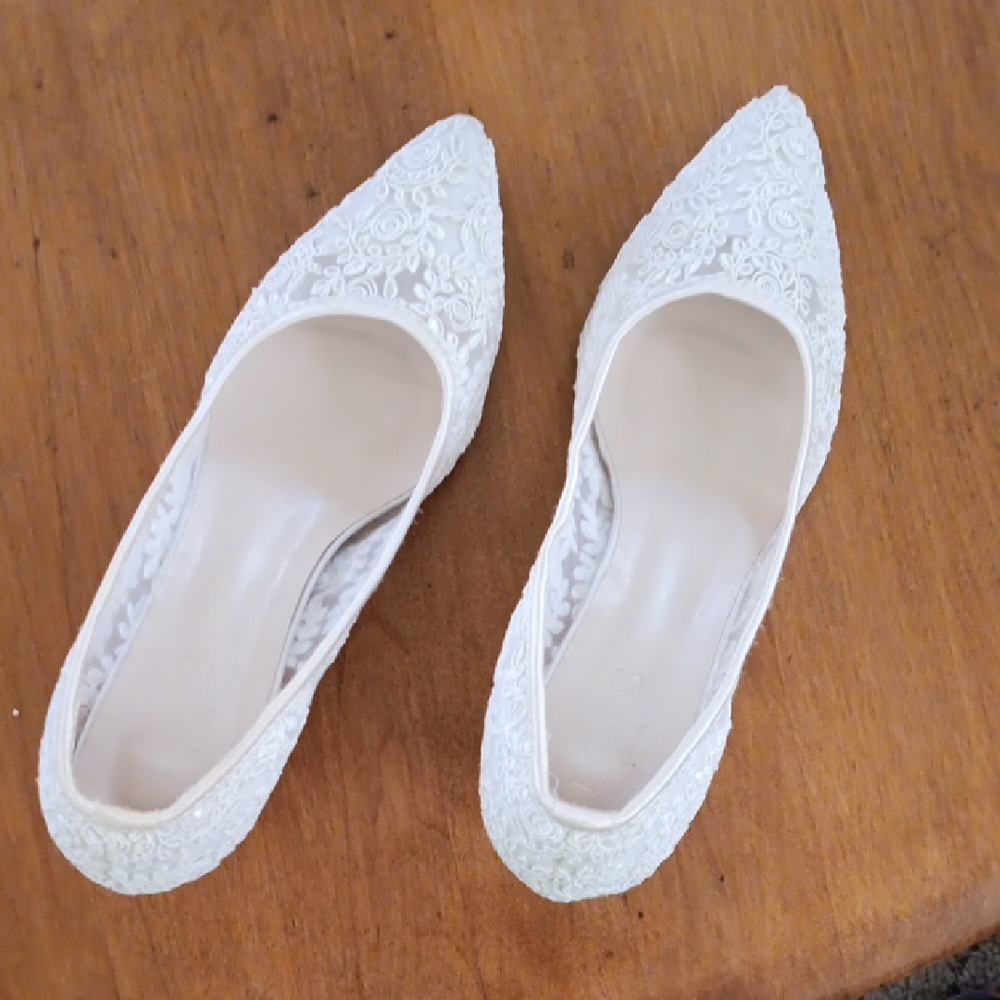 David's Bridal Cream Lace Flats